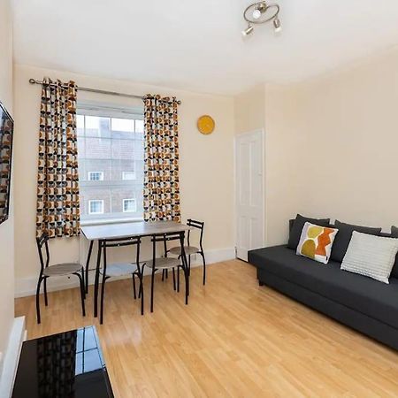 Tranquil 1Br In South Bank With Onsite Parking Apartman London Kültér fotó