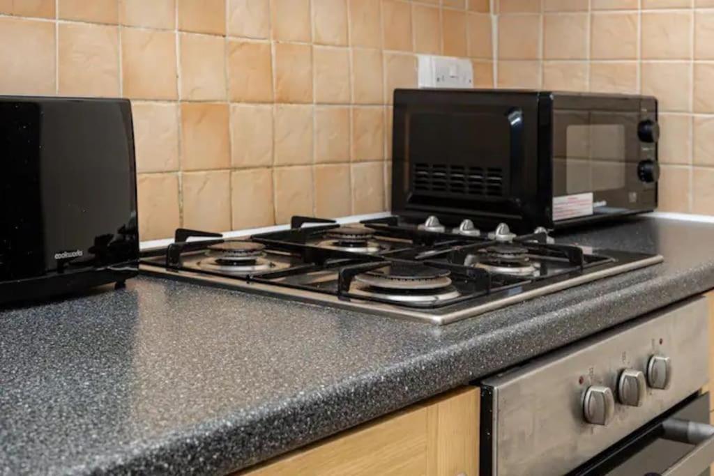 Tranquil 1Br In South Bank With Onsite Parking Apartman London Kültér fotó