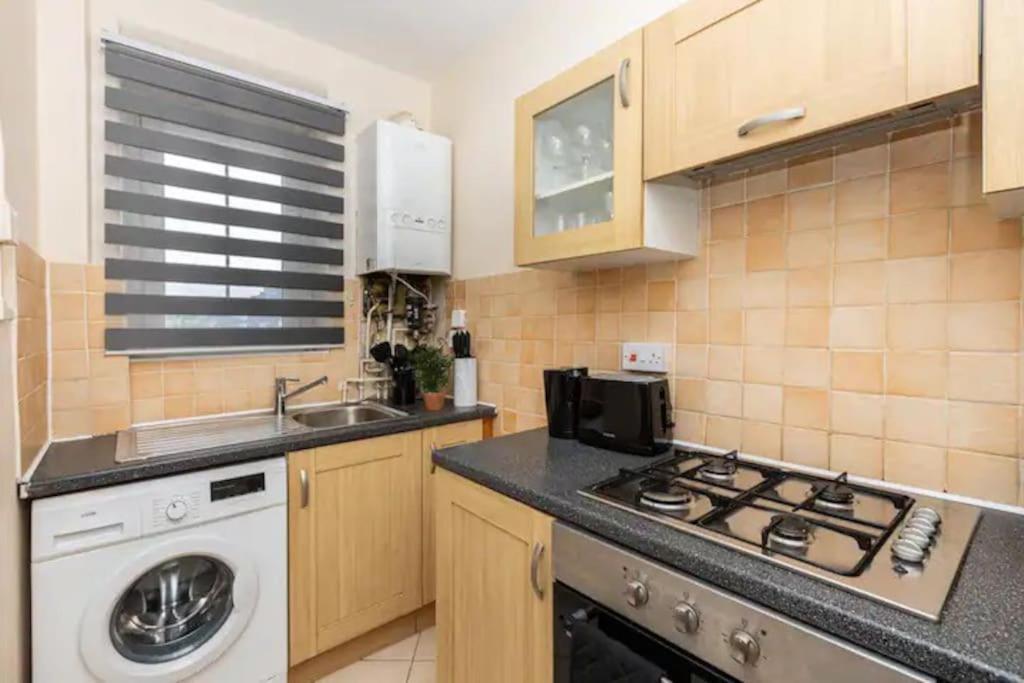 Tranquil 1Br In South Bank With Onsite Parking Apartman London Kültér fotó