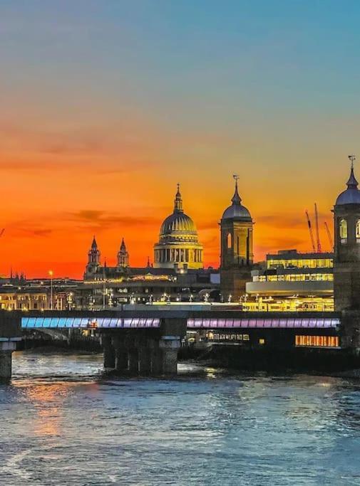 Tranquil 1Br In South Bank With Onsite Parking Apartman London Kültér fotó