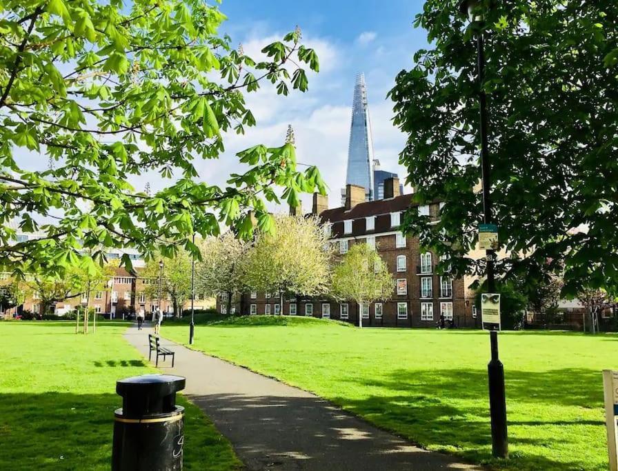 Tranquil 1Br In South Bank With Onsite Parking Apartman London Kültér fotó